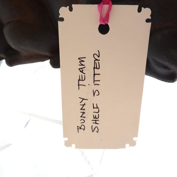 NEW 13” RABBIT BUNNY TEAM SHELF SITTER WHIMSICAL FIGURE RESIN STATUE - Picture 8 of 9